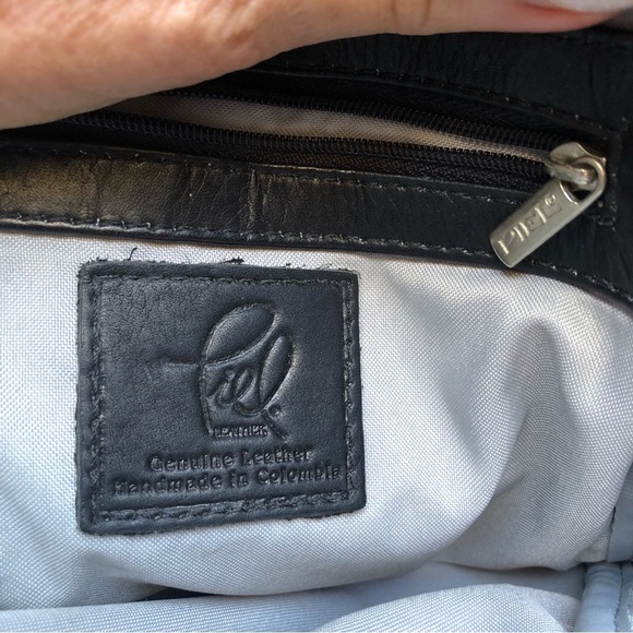 Piel black leather drawstring and flap backpack strap zips to one strap or two - Picture 4 of 11